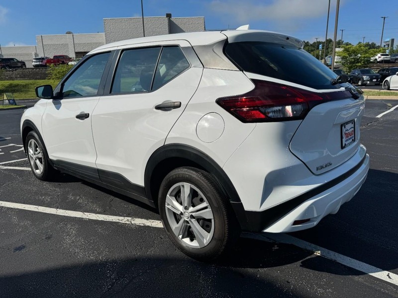 Nissan Kicks Vehicle Image 05