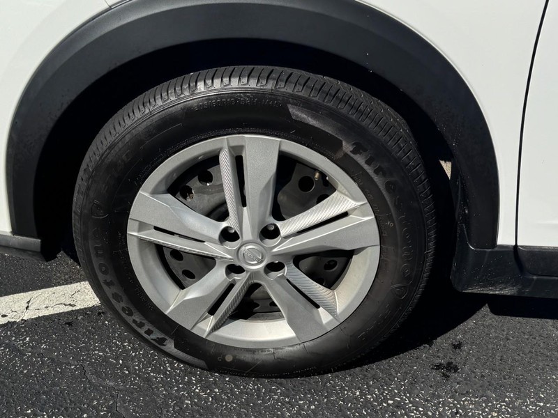 Nissan Kicks Vehicle Image 07