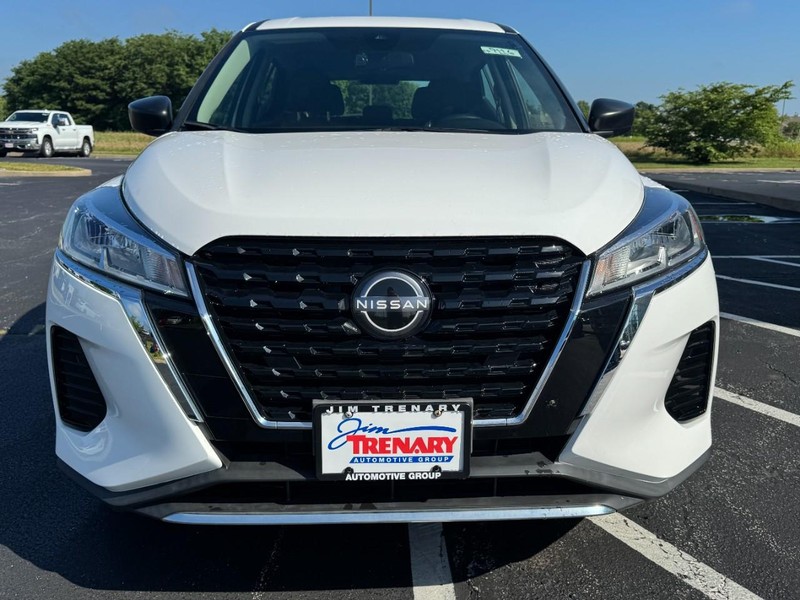 Nissan Kicks Vehicle Image 09