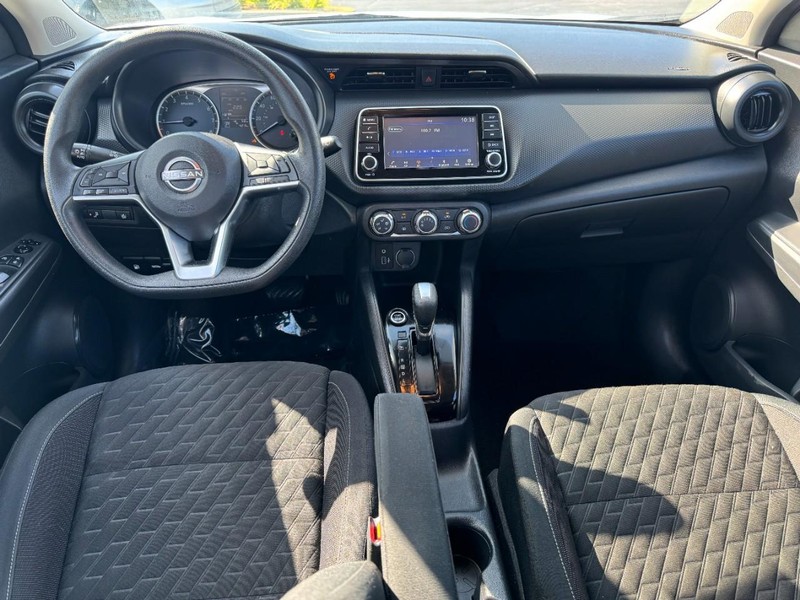 Nissan Kicks Vehicle Image 11