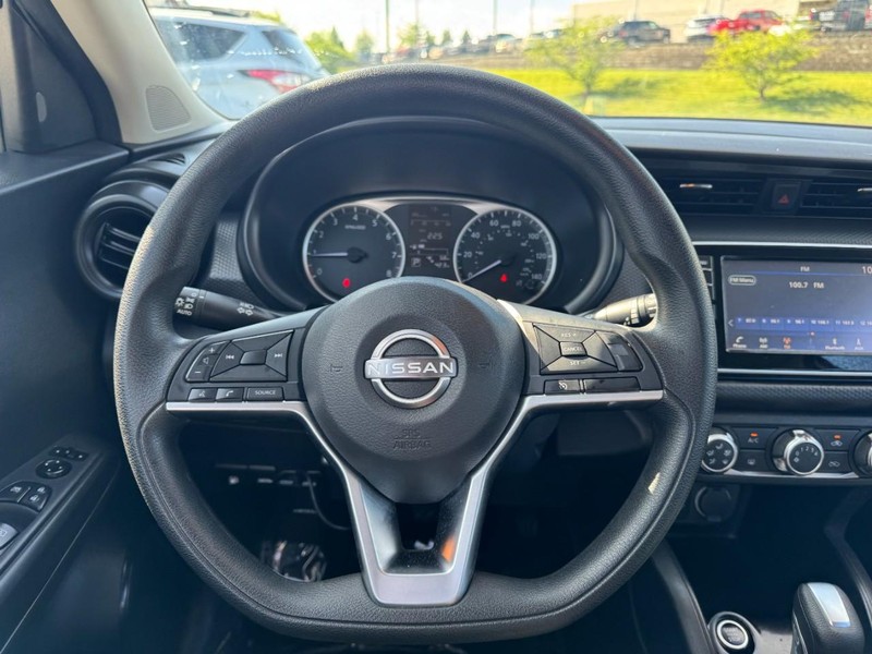 Nissan Kicks Vehicle Image 12