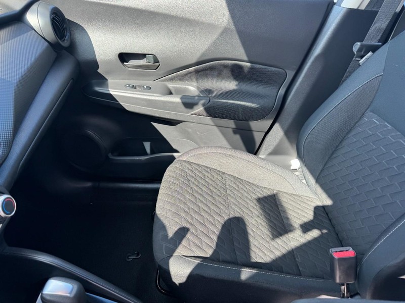 Nissan Kicks Vehicle Image 13