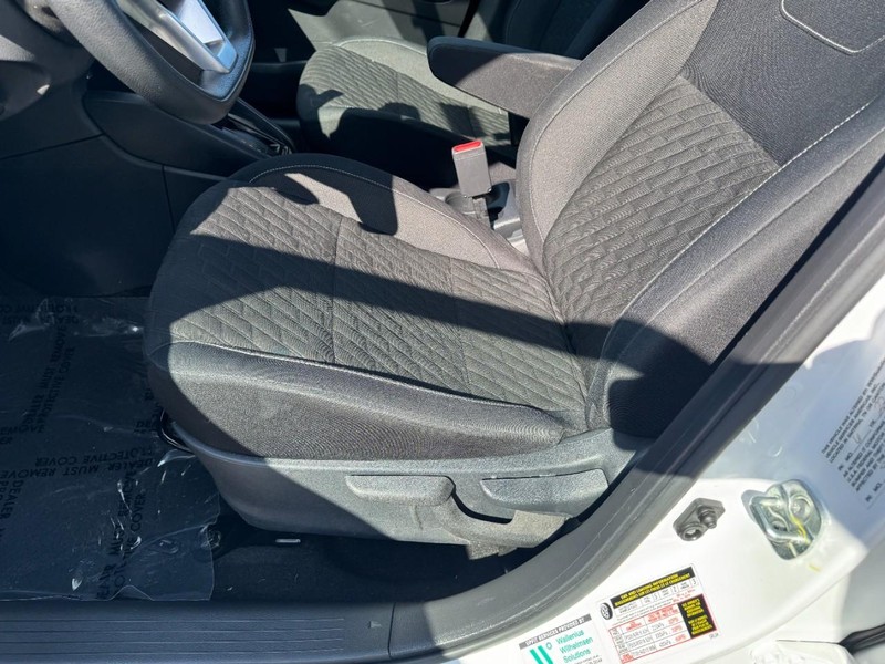 Nissan Kicks Vehicle Image 14