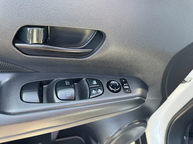 Nissan Kicks Vehicle Image 15