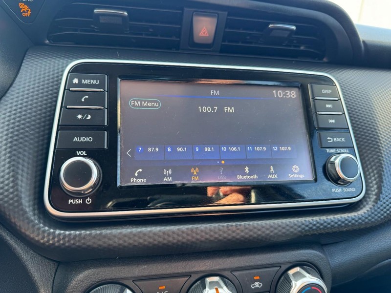 Nissan Kicks Vehicle Image 19