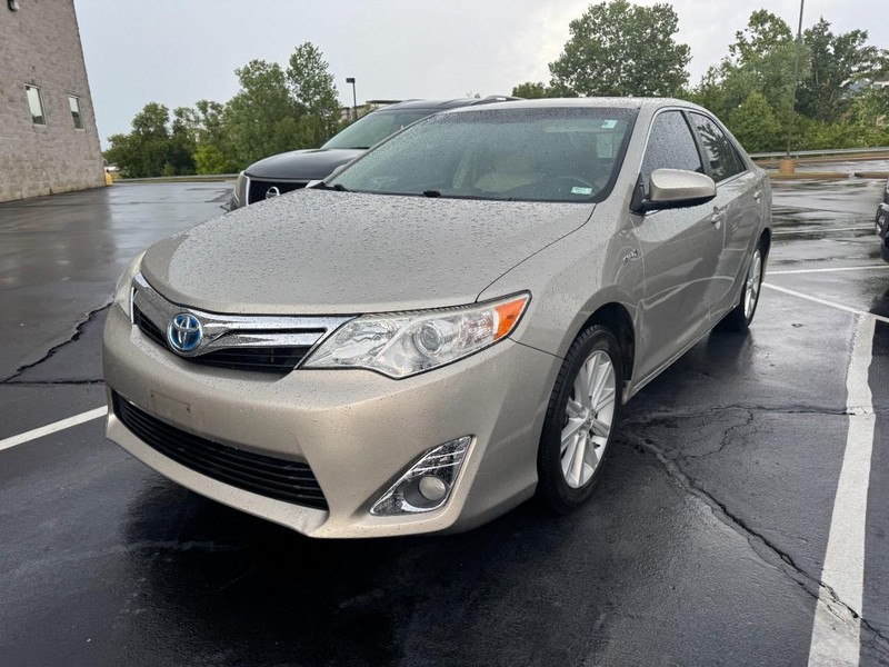 Toyota Camry Hybrid Vehicle Image 02