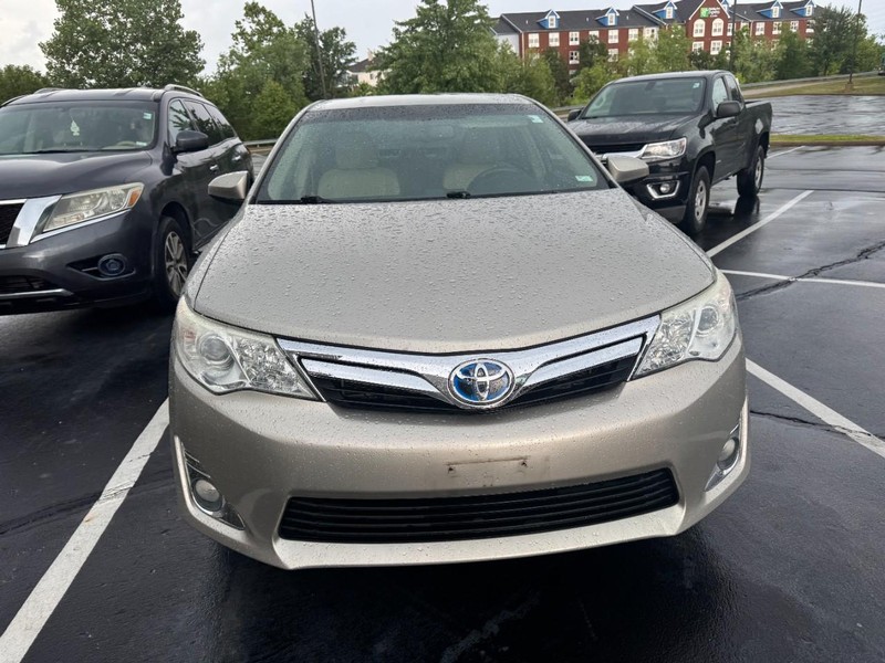 Toyota Camry Hybrid Vehicle Image 03