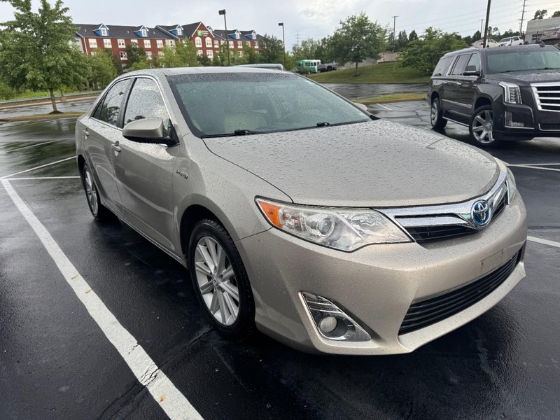 Toyota Camry Hybrid Vehicle Image 04