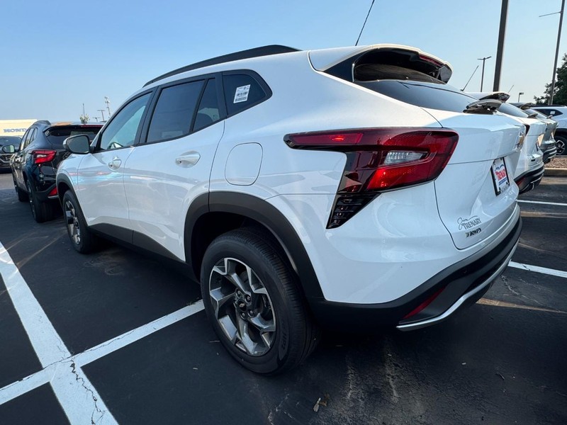 Chevrolet Trax Vehicle Image 02
