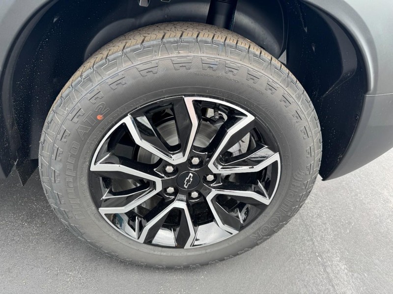 Chevrolet TrailBlazer Vehicle Image 06