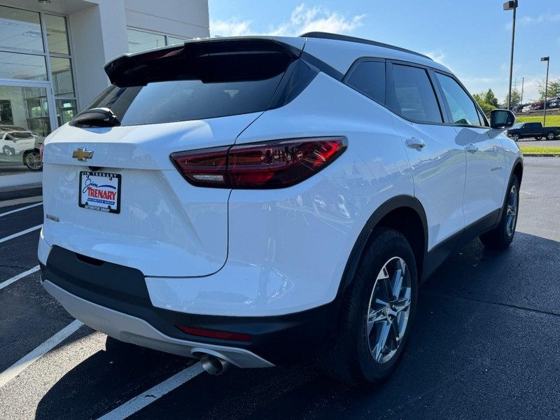 Chevrolet Blazer Vehicle Image 04