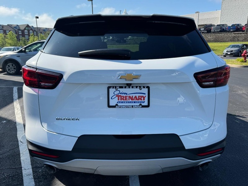 Chevrolet Blazer Vehicle Image 05