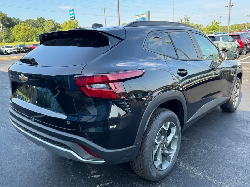 Chevrolet Trax Vehicle Image 02