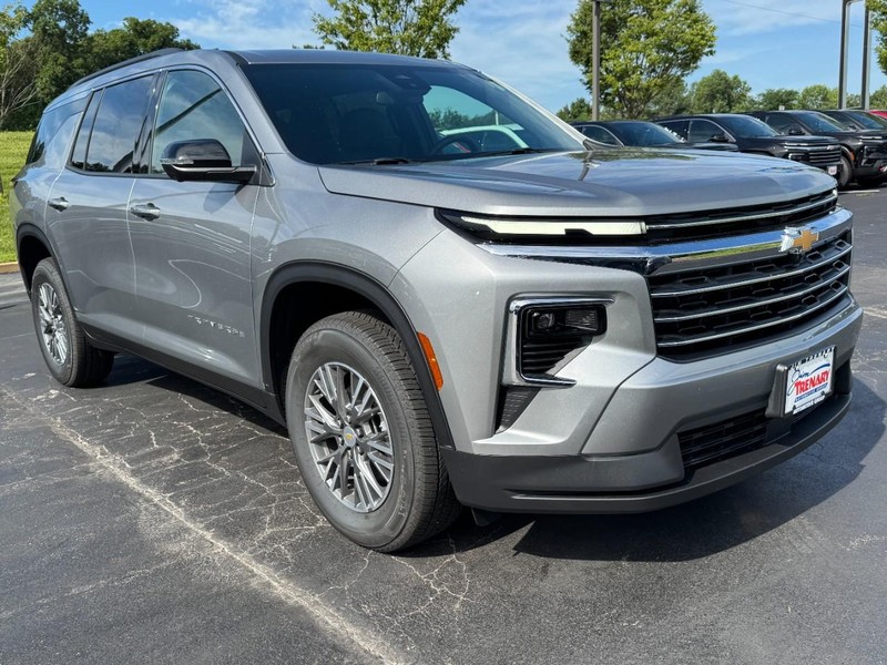 Chevrolet Traverse Vehicle Image 02