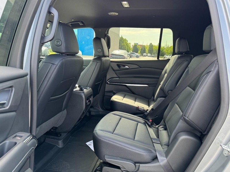 Chevrolet Traverse Vehicle Image 07