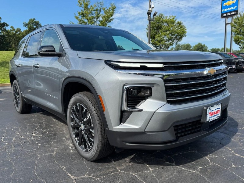 Chevrolet Traverse Vehicle Image 02
