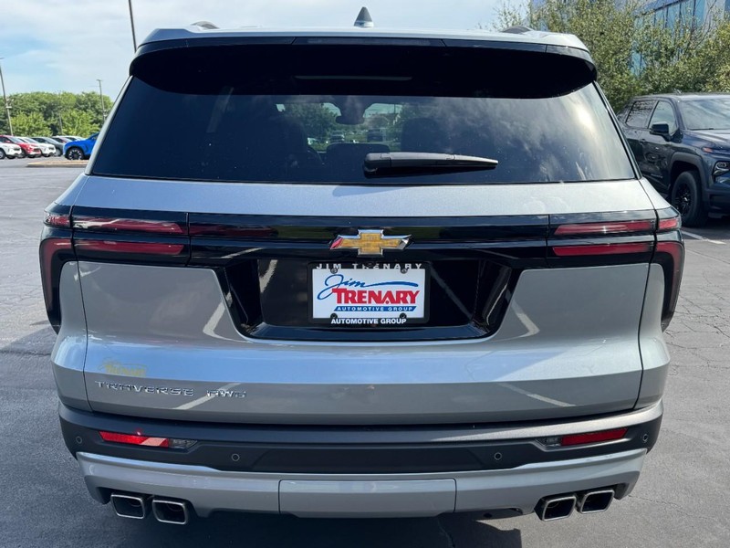 Chevrolet Traverse Vehicle Image 04