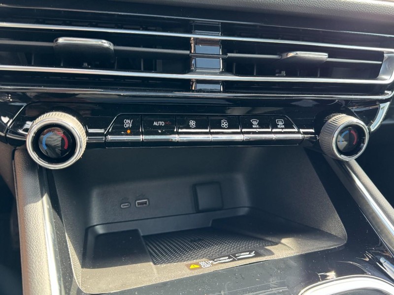 Chevrolet Traverse Vehicle Image 14