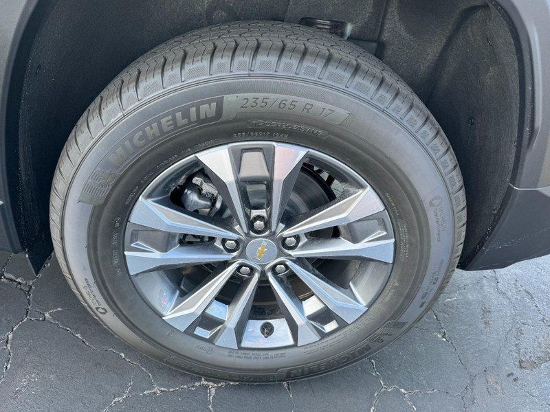 Chevrolet Equinox Vehicle Image 06
