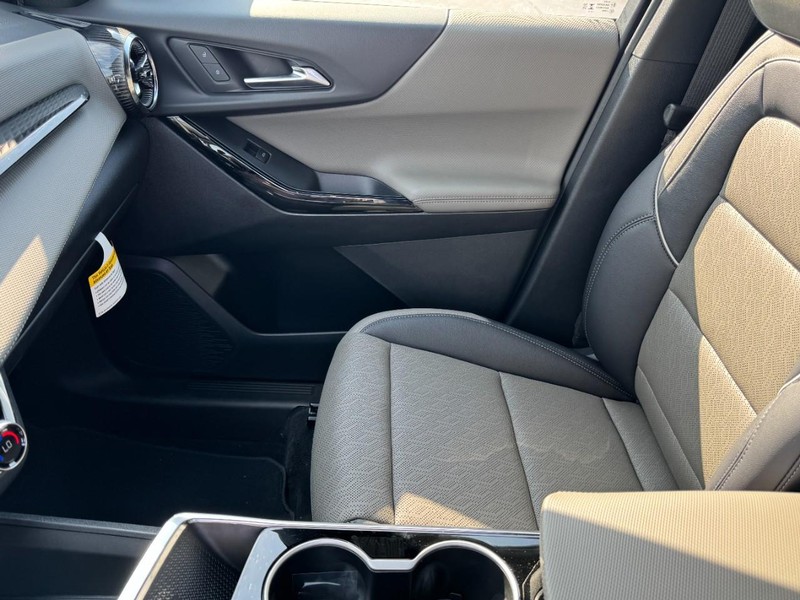 Chevrolet Equinox Vehicle Image 08