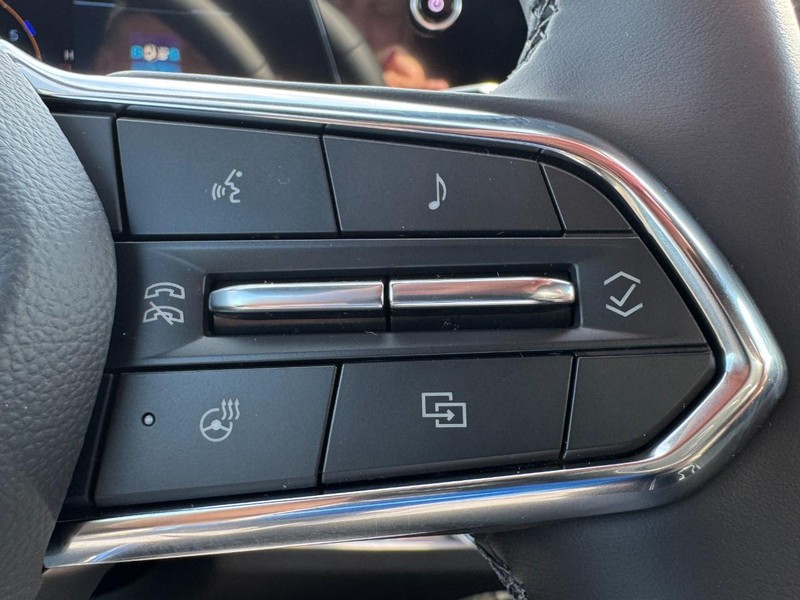 Chevrolet Equinox Vehicle Image 12