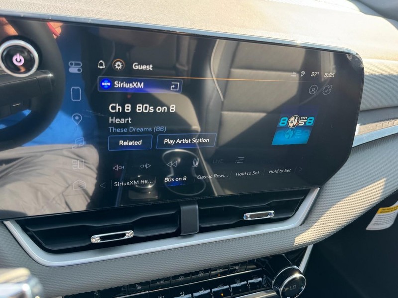 Chevrolet Equinox Vehicle Image 14