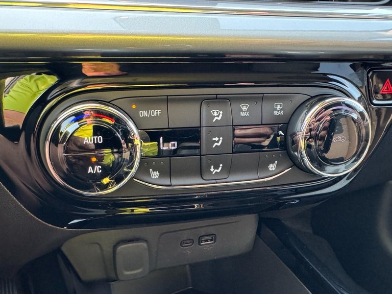 Chevrolet Trax Vehicle Image 13