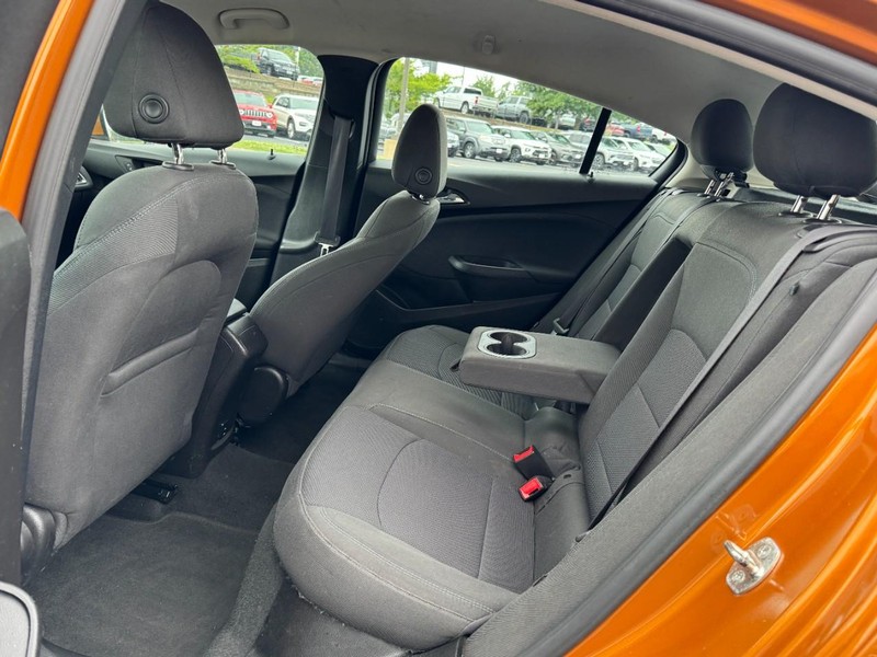 Chevrolet Cruze Vehicle Image 10