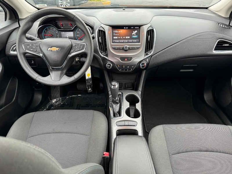 Chevrolet Cruze Vehicle Image 11