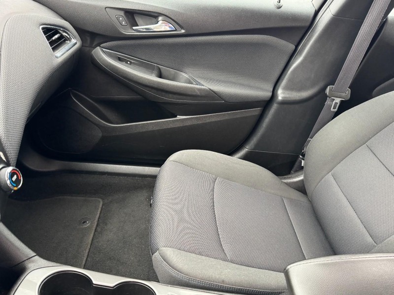 Chevrolet Cruze Vehicle Image 13