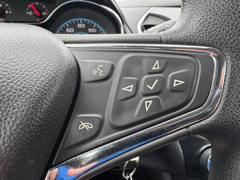 Chevrolet Cruze Vehicle Image 17