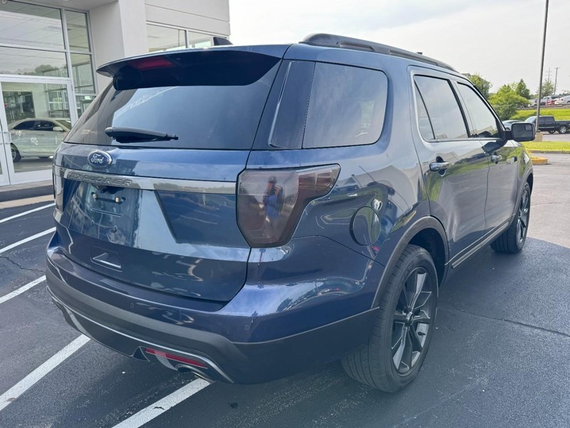 Ford Explorer Vehicle Image 03