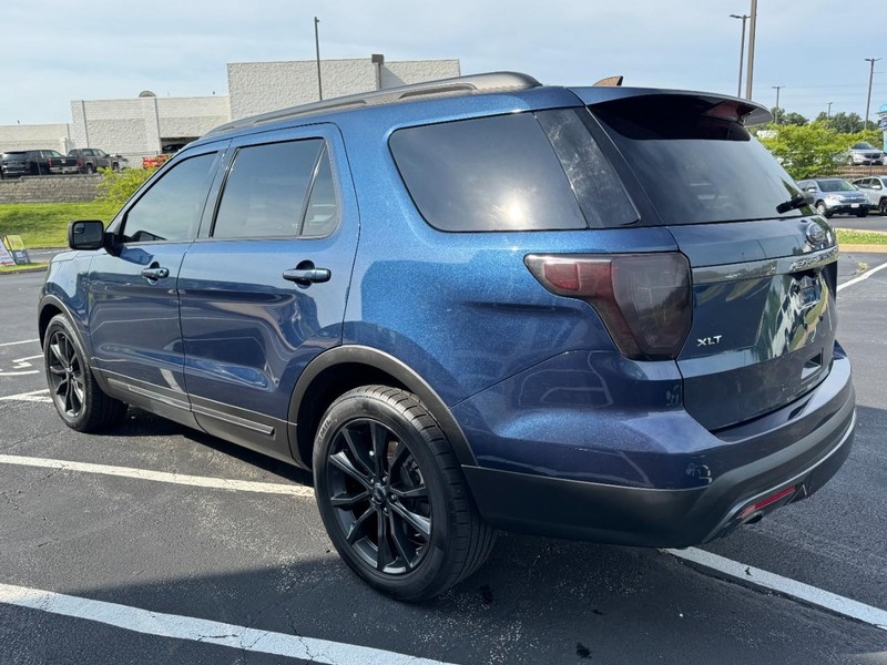 Ford Explorer Vehicle Image 05