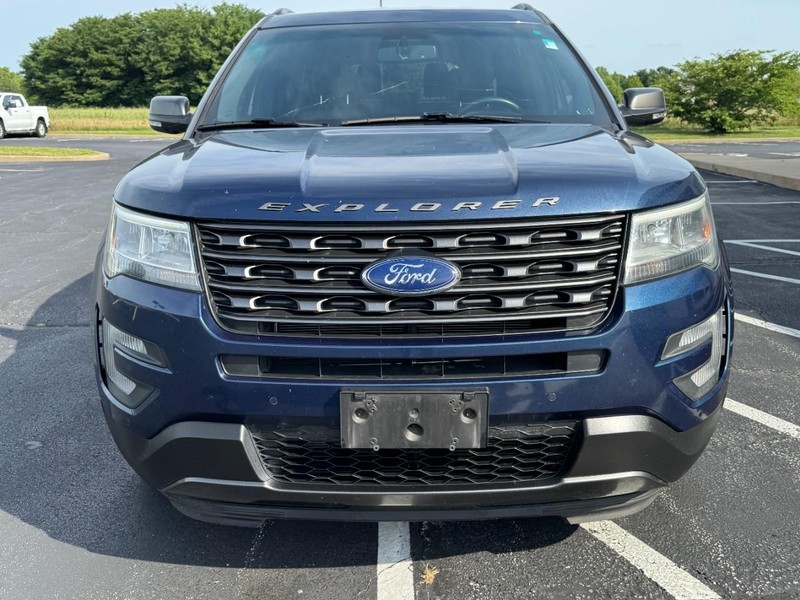 Ford Explorer Vehicle Image 09