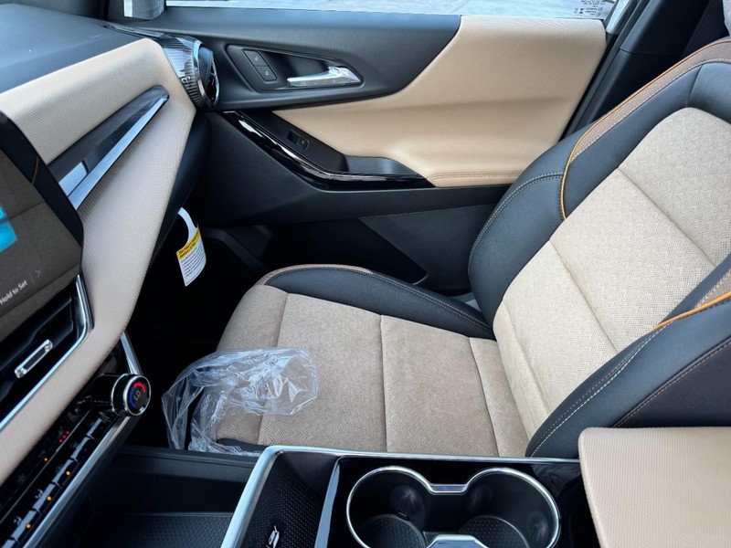 Chevrolet Equinox Vehicle Image 09