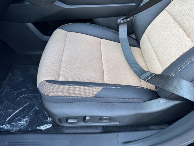 Chevrolet Equinox Vehicle Image 10