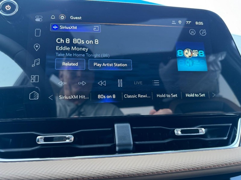 Chevrolet Equinox Vehicle Image 15