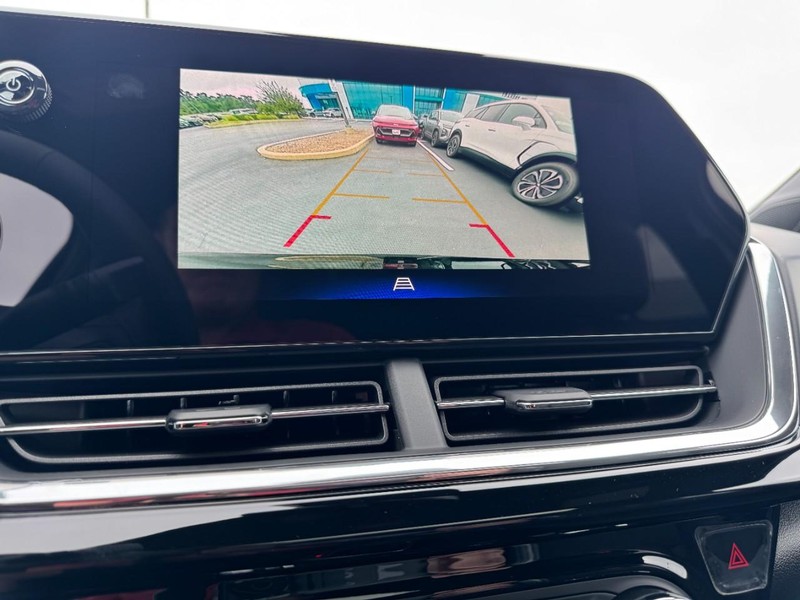 Chevrolet Trax Vehicle Image 16