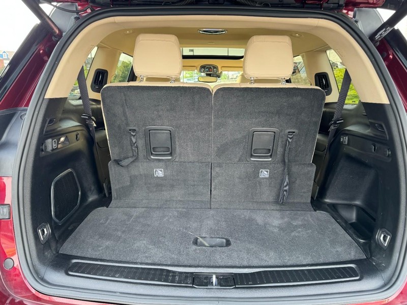Jeep Grand Cherokee L Vehicle Image 06