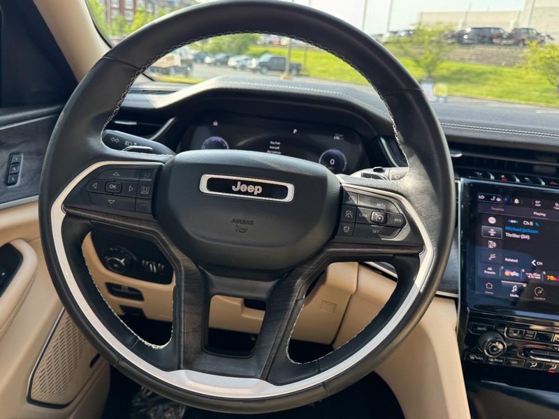 Jeep Grand Cherokee L Vehicle Image 14