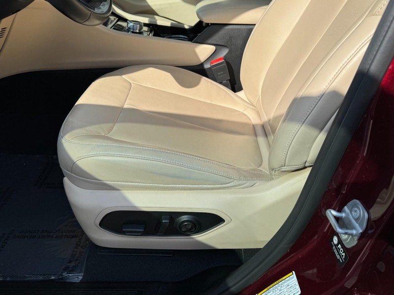 Jeep Grand Cherokee L Vehicle Image 16