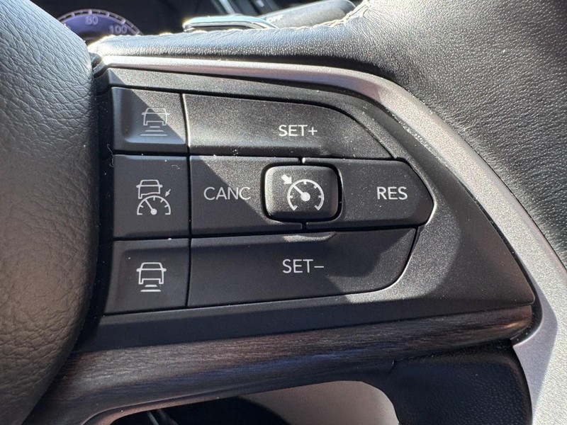 Jeep Grand Cherokee L Vehicle Image 19