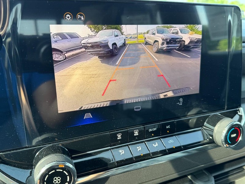Chevrolet Colorado Vehicle Image 14