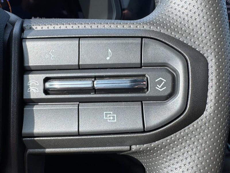 Chevrolet Colorado Vehicle Image 11