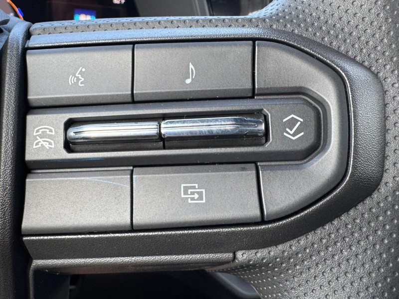 Chevrolet Colorado Vehicle Image 09