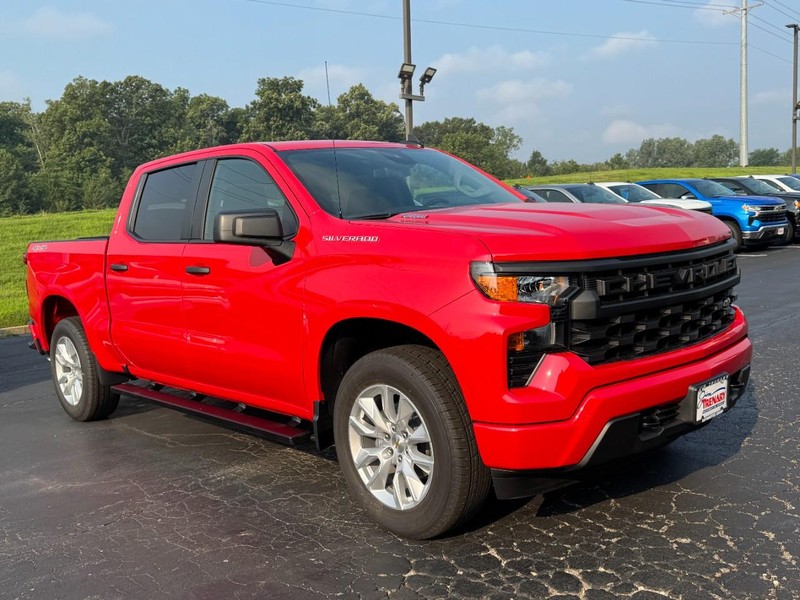 Chevrolet Silverado 1500 Vehicle Image 02