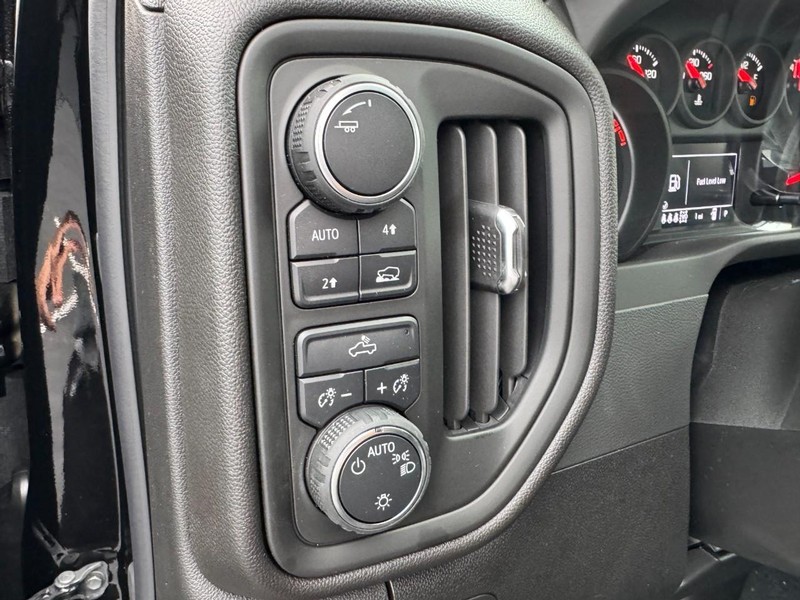 Chevrolet Silverado 1500 Vehicle Image 12