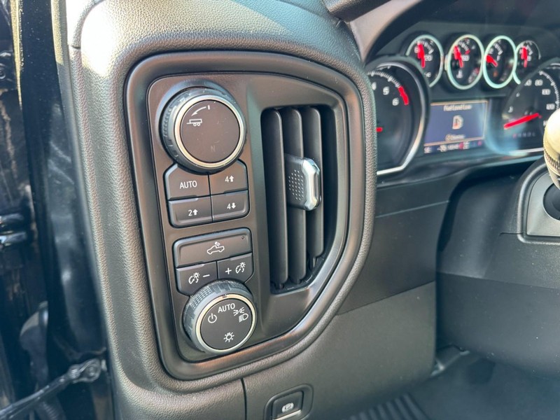 Chevrolet Silverado 1500 Vehicle Image 16