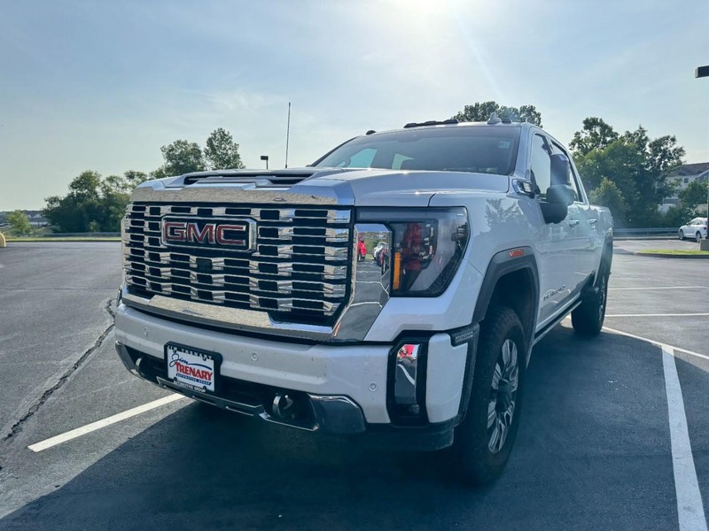 GMC Sierra 2500HD Vehicle Image 02