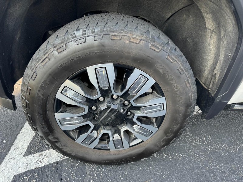 GMC Sierra 2500HD Vehicle Image 07